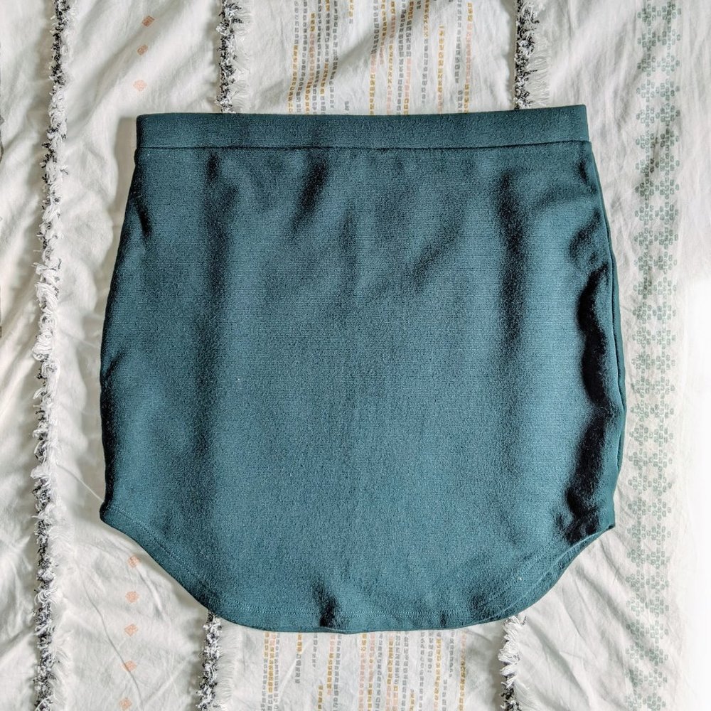 F21 High-Waisted Dolphin Hem Mini Skirt